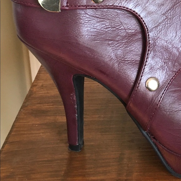 REDDISH PURPLE HIGH HEEL PLATFORM ANKLE BOOTS Sz 7 - Picture 6 of 8